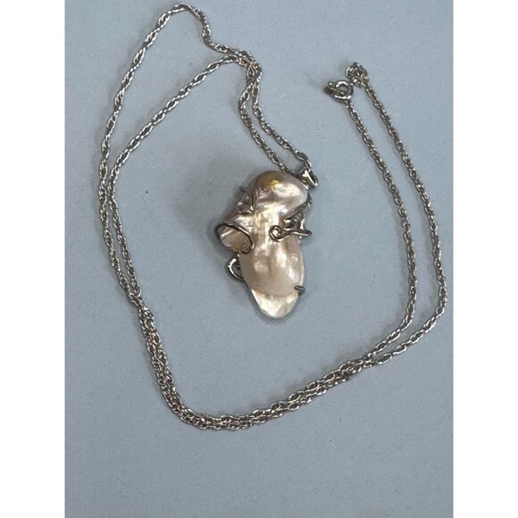 Unique Baroque Pearl Pendant Necklace With 22" Chain - Picture 5 of 8